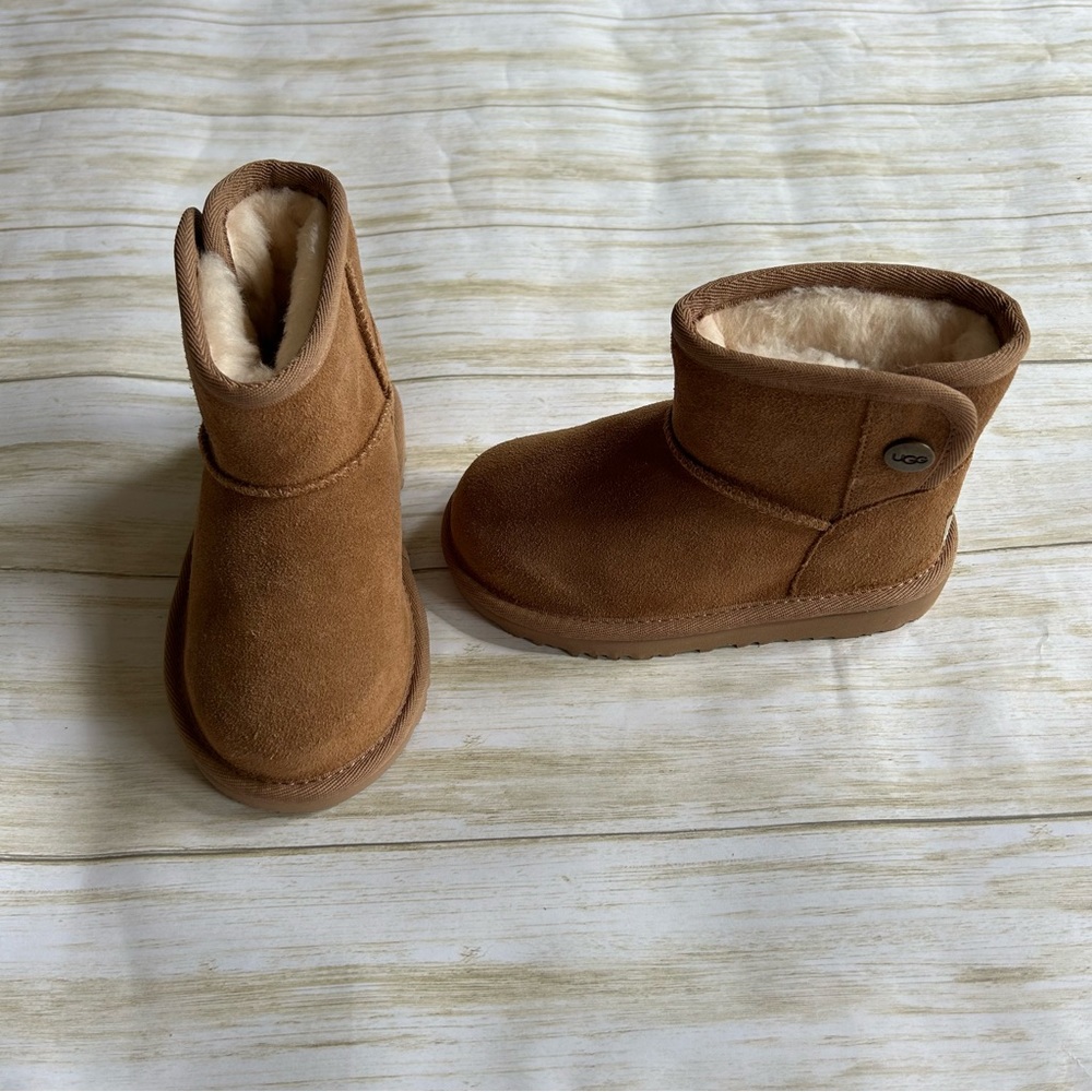 NWOB Toddler Ugg Boots Size 9C